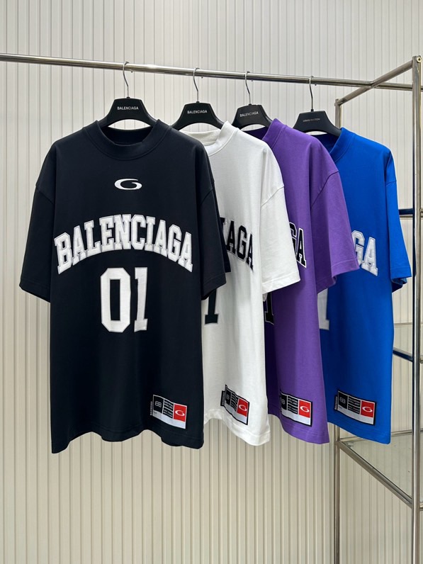 Áo phông T-shirt Balenciaga Đen logo chữ 01 Trắng viền Xám Like Auth on web VTN